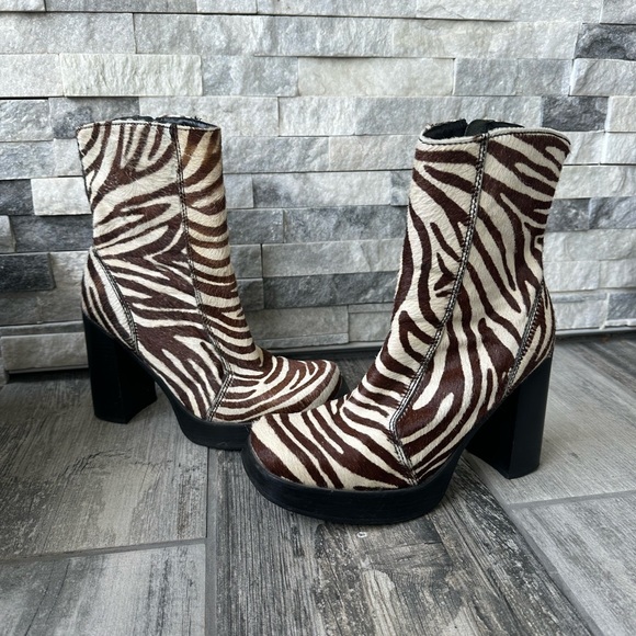 90’s Steve Madden Zebra  Haircloth  Ankle  Retro Boots Size 10B - Picture 3 of 14